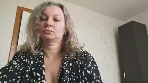 edithmanning online show from May 8, 6:41 am