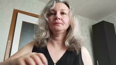 edithmanning online show from May 12, 7:05 am