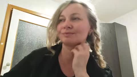 edithmanning online show from May 13, 6:05 pm