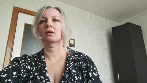 edithmanning online show from May 21, 6:09 am
