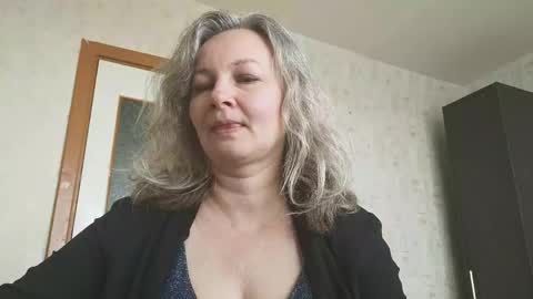 edithmanning online show from June 1, 5:53 am