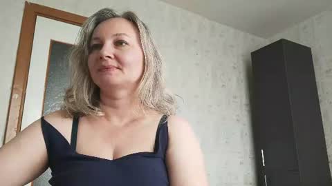 edithmanning online show from June 23, 6:22 am