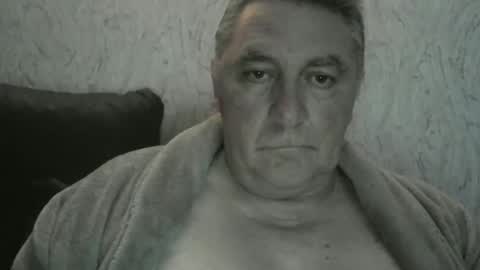 Snapshot of edje59a chatting on November 9, 11:36 pm Eddy online show from November 9, 11:36 pm