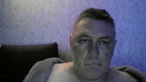 Snapshot of edje59a chatting on December 20, 12:29 am Eddy online show from December 20, 12:29 am