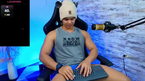 Snapshot of edward__clarck chatting on December 4, 4:21 am EDWARD CLARCK online show from December 4, 4:21 am