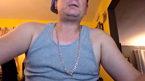 Snapshot of edwardaims_2please chatting on September 29, 2:27 am edwardaims_2please online show from September 29, 2:27 am