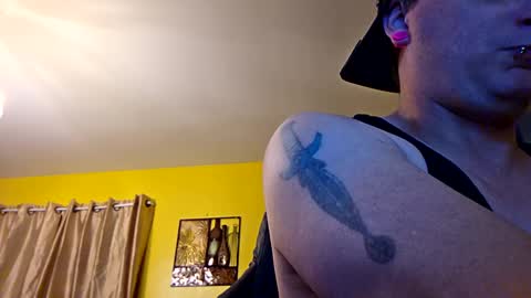 Snapshot of edwardaims_2please chatting on October 14, 2:23 am edwardaims_2please online show from October 14, 2:23 am