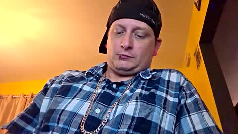 Snapshot of edwardaims_2please chatting on October 21, 1:17 am edwardaims_2please online show from October 21, 1:17 am