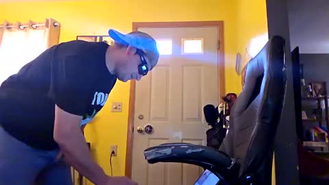 Snapshot of edwardaims_2please chatting on November 7, 3:56 pm edwardaims_2please online show from November 7, 3:56 pm