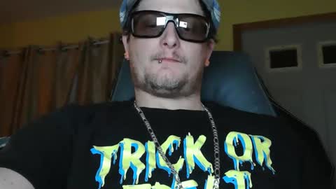 Snapshot of edwardaims_2please chatting on December 1, 3:33 am edwardaims_2please online show from December 1, 3:33 am