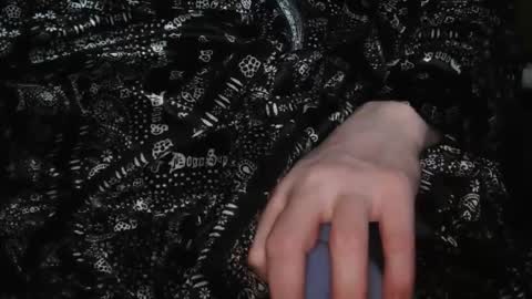 Snapshot of edwardaims_2please chatting on December 4, 3:38 am edwardaims_2please online show from December 4, 3:38 am