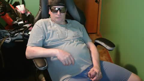 edwardaims_2please online show from April 30, 2:18 am