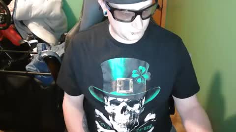 Snapshot of edwardaims_2please chatting on June 4, 2:50 am edwardaims_2please online show from June 4, 2:50 am