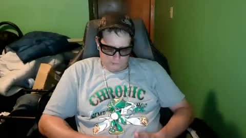 Snapshot of edwardaims_2please chatting on July 3, 2:51 am edwardaims_2please online show from July 3, 2:51 am