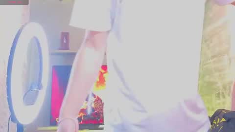 Snapshot of edwardross_ chatting on June 28, 8:04 pm Edward Ross online show from June 28, 8:04 pm