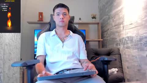 Snapshot of edwardross_ chatting on June 30, 7:04 pm Edward Ross online show from June 30, 7:04 pm