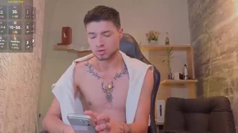 Snapshot of edwardross_ chatting on July 18, 8:56 pm Edward Ross online show from July 18, 8:56 pm