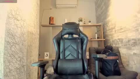 Snapshot of edwardross_ chatting on July 26, 8:38 pm Edward Ross online show from July 26, 8:38 pm