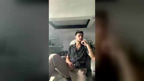Snapshot of edwardross_ chatting on July 27, 7:32 pm Edward Ross online show from July 27, 7:32 pm