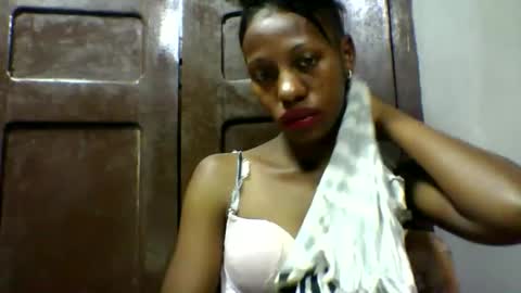 edwige770943 online show from May 12, 4:31 am