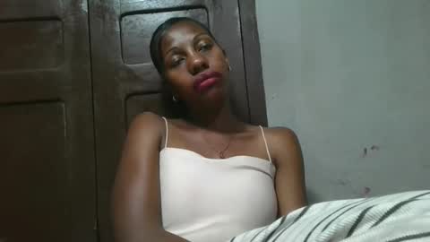 Snapshot of edwige770943 chatting on May 20, 5:35 am edwige770943 online show from May 20, 5:35 am