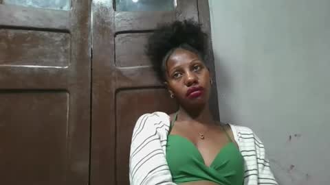Snapshot of edwige770943 chatting on May 21, 6:20 am edwige770943 online show from May 21, 6:20 am