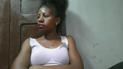 Snapshot of edwige770943 chatting on May 22, 7:04 am edwige770943 online show from May 22, 7:04 am