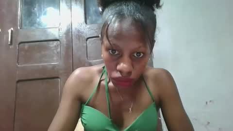 Snapshot of edwige770943 chatting on May 23, 8:40 am edwige770943 online show from May 23, 8:40 am