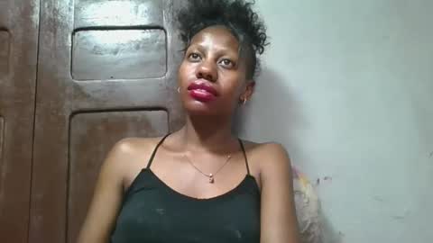 Snapshot of edwige770943 chatting on May 24, 5:29 pm edwige770943 online show from May 24, 5:29 pm