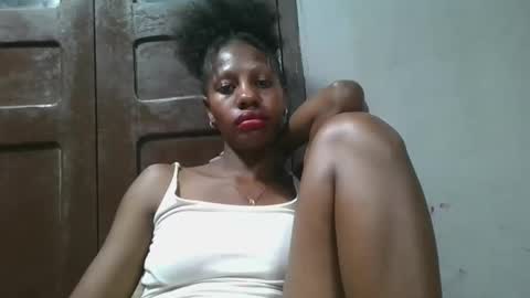 Snapshot of edwige770943 chatting on May 25, 5:41 pm edwige770943 online show from May 25, 5:41 pm