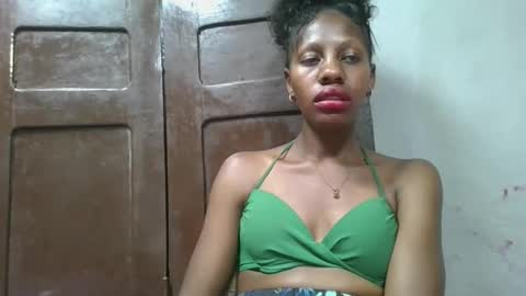 Snapshot of edwige770943 chatting on May 28, 7:44 pm edwige770943 online show from May 28, 7:44 pm
