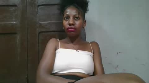 Snapshot of edwige770943 chatting on May 29, 7:50 am edwige770943 online show from May 29, 7:50 am