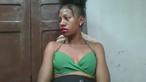 Snapshot of edwige770943 chatting on May 30, 8:11 am edwige770943 online show from May 30, 8:11 am
