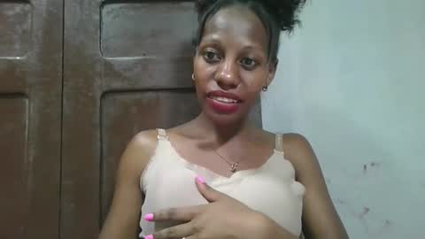 Snapshot of edwige770943 chatting on June 2, 7:54 am edwige770943 online show from June 2, 7:54 am