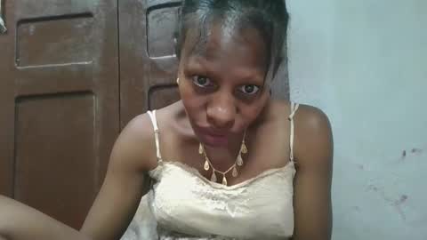 Snapshot of edwige770943 chatting on June 2, 8:11 pm edwige770943 online show from June 2, 8:11 pm
