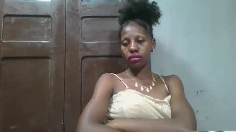 Snapshot of edwige770943 chatting on June 3, 5:40 pm edwige770943 online show from June 3, 5:40 pm
