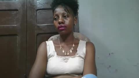 Snapshot of edwige770943 chatting on June 4, 5:46 am edwige770943 online show from June 4, 5:46 am