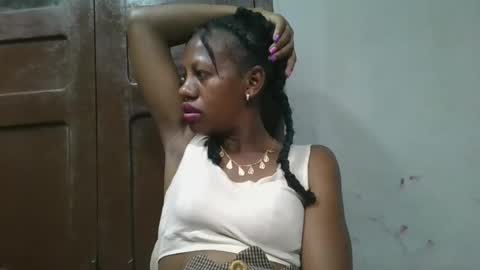 Snapshot of edwige770943 chatting on June 4, 7:31 pm edwige770943 online show from June 4, 7:31 pm
