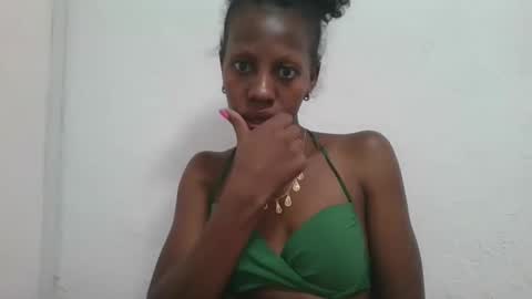 Snapshot of edwige770943 chatting on June 6, 9:47 am edwige770943 online show from June 6, 9:47 am