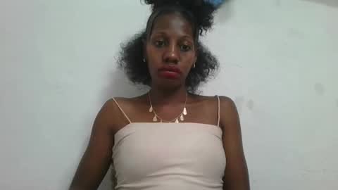 Snapshot of edwige770943 chatting on June 7, 1:37 pm edwige770943 online show from June 7, 1:37 pm