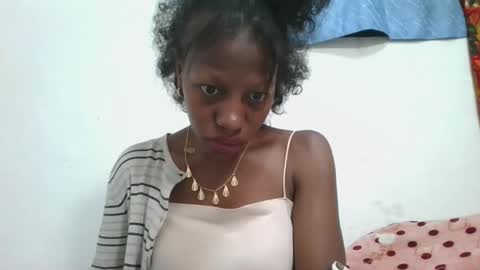 Snapshot of edwige770943 chatting on June 8, 2:12 am edwige770943 online show from June 8, 2:12 am