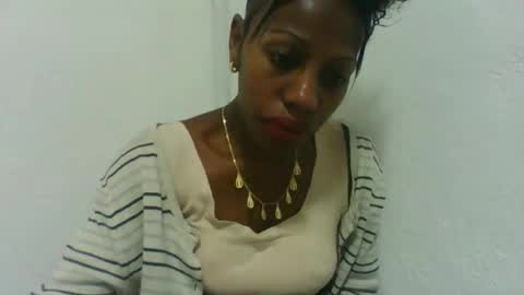 Snapshot of edwige770943 chatting on June 9, 4:02 am edwige770943 online show from June 9, 4:02 am