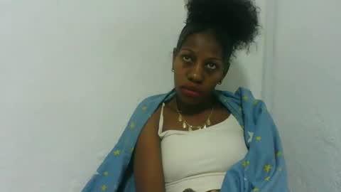 Snapshot of edwige770943 chatting on June 10, 4:56 am edwige770943 online show from June 10, 4:56 am
