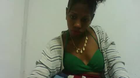 Snapshot of edwige770943 chatting on June 11, 2:33 am edwige770943 online show from June 11, 2:33 am