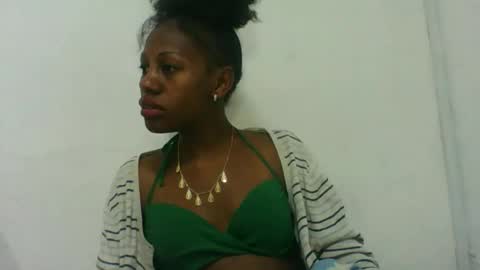 Snapshot of edwige770943 chatting on June 11, 5:16 am edwige770943 online show from June 11, 5:16 am