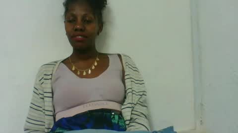 Snapshot of edwige770943 chatting on June 12, 6:51 pm edwige770943 online show from June 12, 6:51 pm