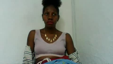 Snapshot of edwige770943 chatting on June 13, 7:39 am edwige770943 online show from June 13, 7:39 am