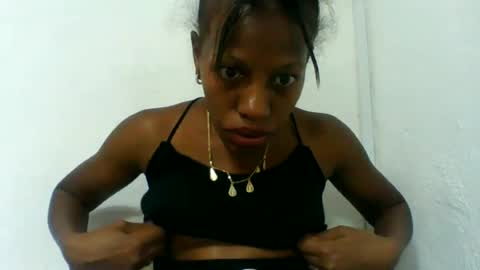 Snapshot of edwige770943 chatting on June 15, 4:31 pm edwige770943 online show from June 15, 4:31 pm