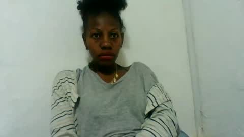 Snapshot of edwige770943 chatting on June 17, 4:15 am edwige770943 online show from June 17, 4:15 am