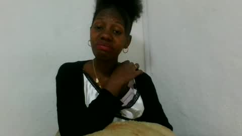 Snapshot of edwige770943 chatting on June 30, 5:19 am edwige770943 online show from June 30, 5:19 am